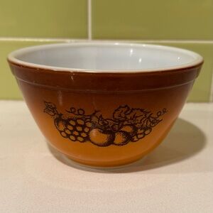 Pyrex Old Orchard 401 Mixing Bowl - 1 1/2 Pint